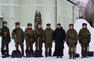 Военнослужащие зенитно-ракетных войск в Свято-Духовском храме деревни Дубровки