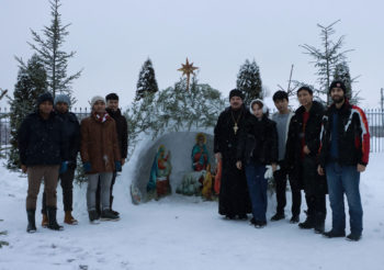 Помощь иностранных студентов в украшении храма к Рождеству Христову