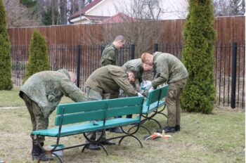 Помощь военнослужащих в подготовке храма к Пасхе