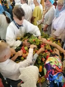 Преображение Господне и акция "Яблоки для солдат" в Свято-Духовском храме деревни Дубровки.