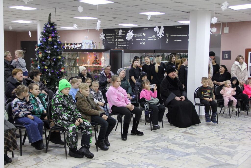 В Центре Культурного развития «Подосинковский» состоялся концерт, в котором выступила семья протоиерея Александра Мошняги, 19.01.2024г.