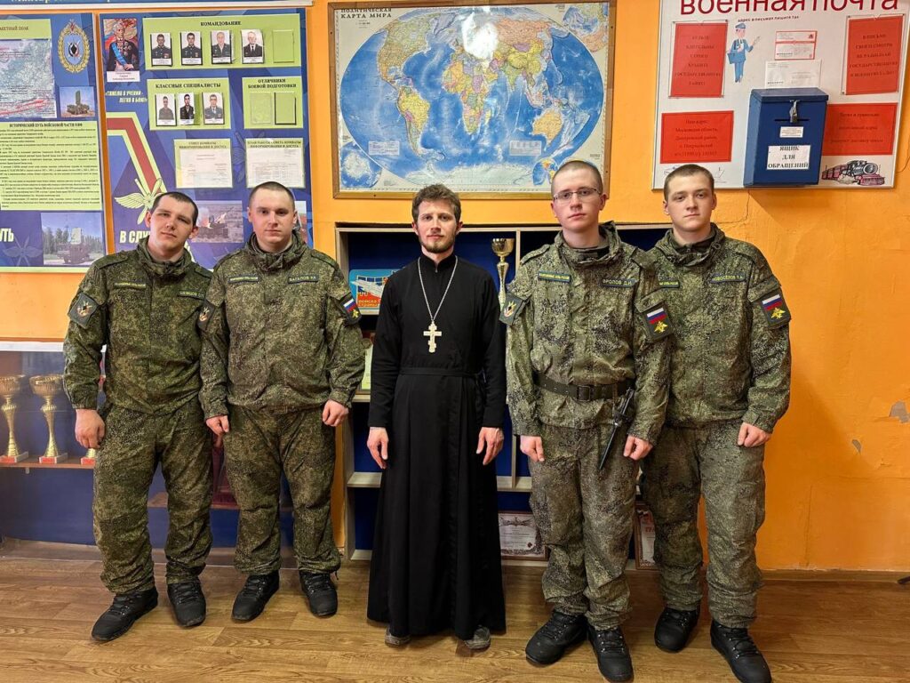 Священник Марк Рожнов провел беседу с военнослужащими 210 зенитно-ракетного полка, 30.03.2024г.